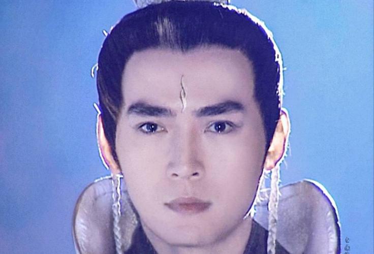 焦恩俊晒女装照,嘟嘴卖萌雷倒网友,54岁过气男星只能博眼球?