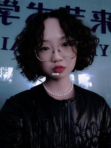 爆炸小卷卷_发型_时尚_时尚_发型