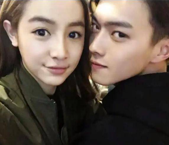 亲密照曝光,当着观众面秀恩爱,同演过《烈火军校》_网友_作品_张楠
