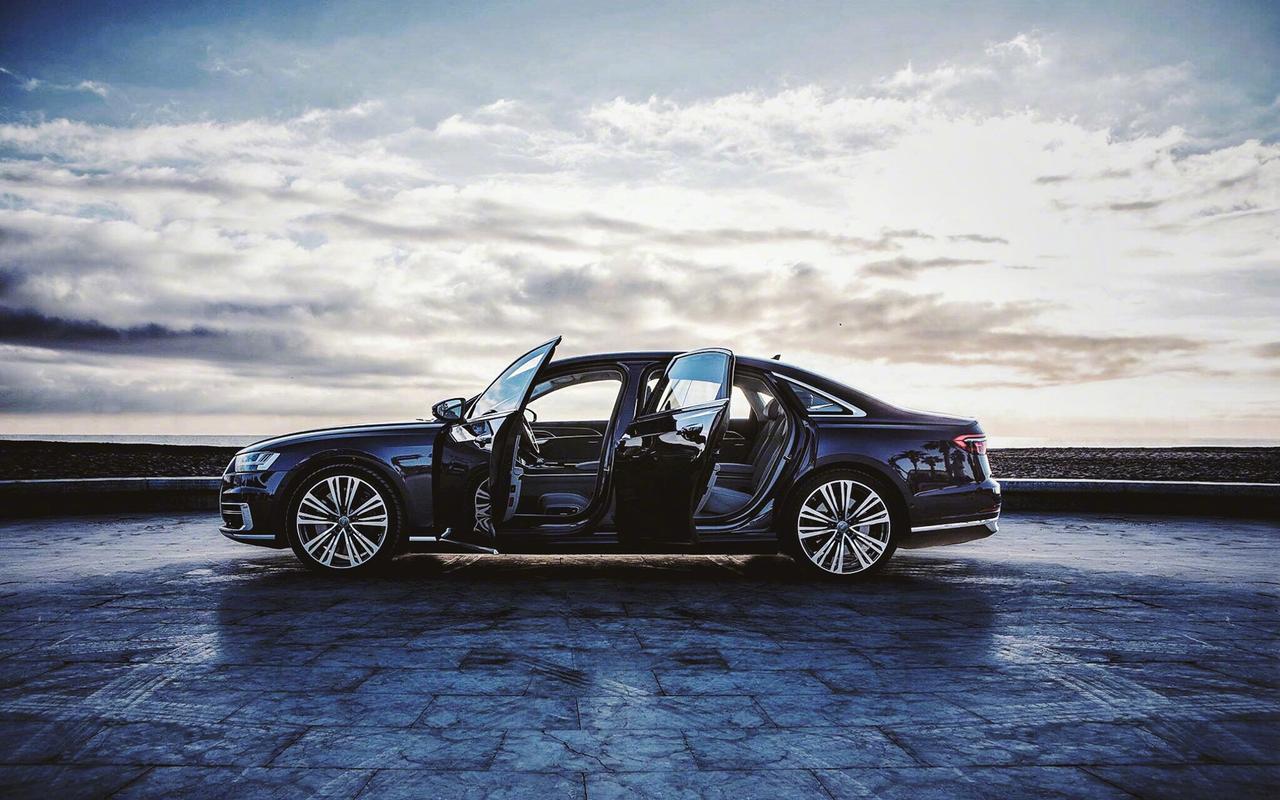 桌面壁纸 汽车壁纸 > 正文   本文 豪华座驾奥迪大气壁纸_简洁魅力的