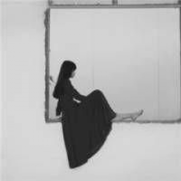 黑白女生头像伤感高冷精选 依旧倔强的说也不过如此