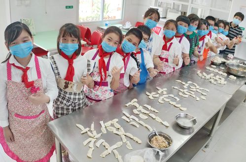 师生包饺子 共迎教师节