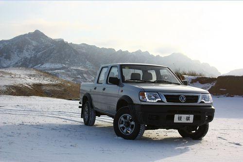 "锐骐"皮卡归属郑州日产旗下的东风品牌,与"东风风行","东风风神"并列