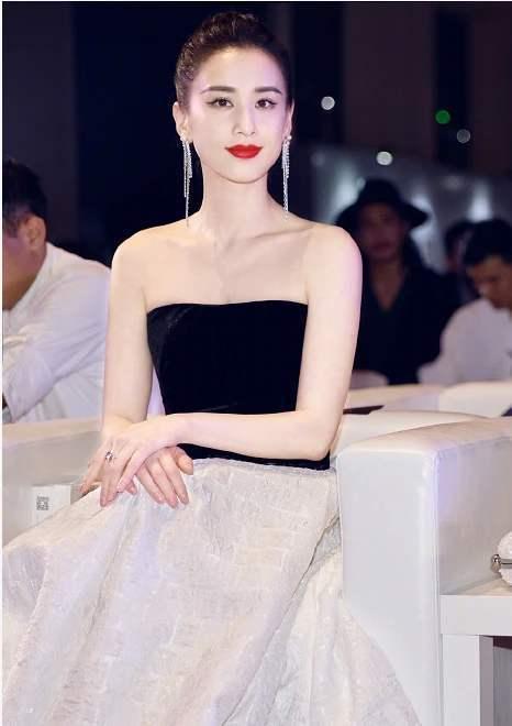 黄圣依内衣式抹胸长裙,美得让人心动!