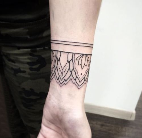 多款女生手腕上黑色线条素描文艺唯美经典手链纹身图案