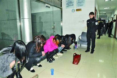 酒托女网上钓男子约会喝口红酒花8千元图