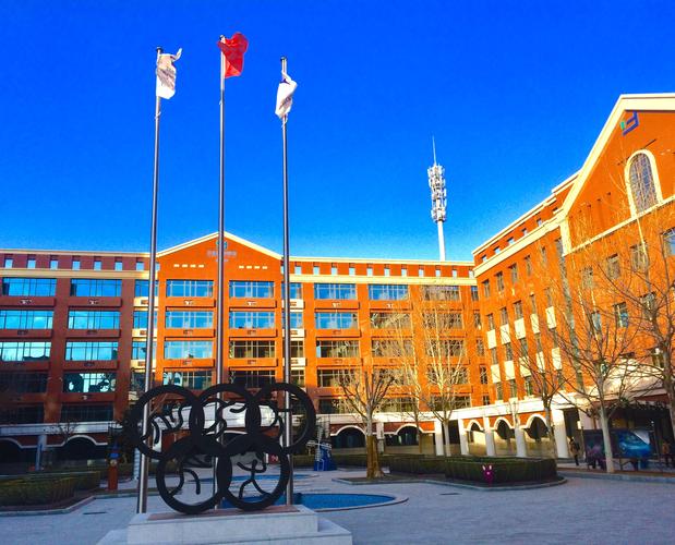 我们高兴,我们自豪,我们将是英华国际学校东丽分校的首届毕业生.