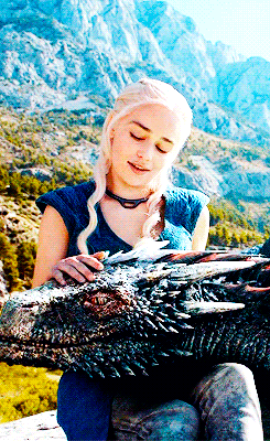 daenerys targaryen and dragon ~ game of thrones