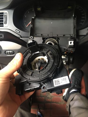 12年速腾转向角度传感器是跟游丝盘一起的吗?