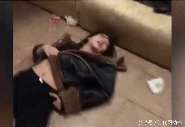 女子喝醉酒衣衫不整的躺ktv包房的地上网友地上还有避孕套