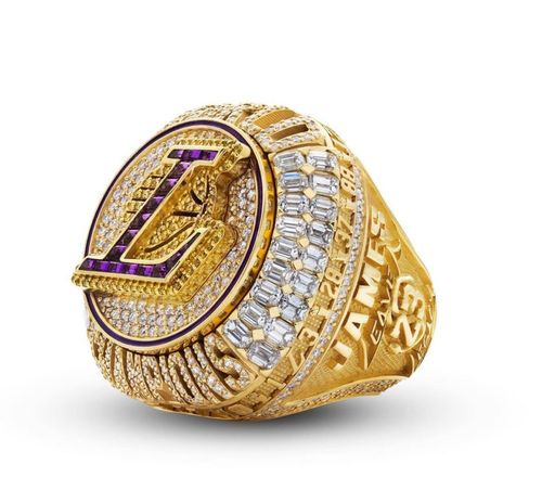 湖人晒出总冠军戒指,黑曼巴设计元素极具纪念意义