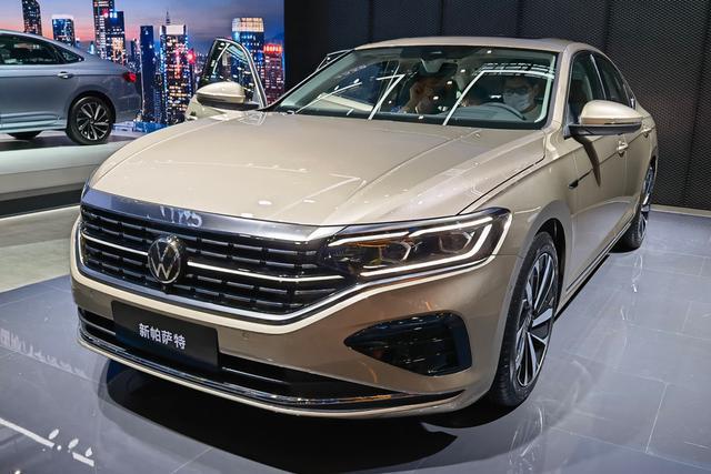 2021粤港澳车展:新款帕萨特发布,三种外观造型,四种动力