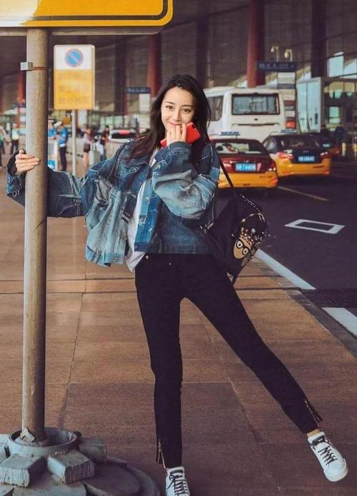 街拍迪丽热巴时尚街拍大长腿一出谁能争锋
