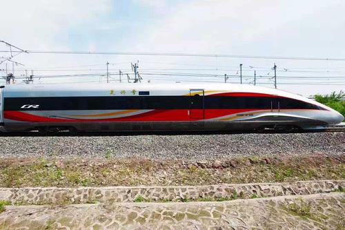 图为扩大开行的cr400bf复兴号智能动车组