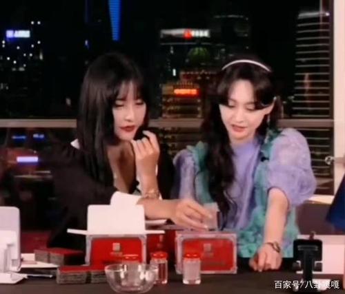 据不知名网友爆料,郑爽生日会辛巴的徒弟猫妹妹就推销了这几天频频上