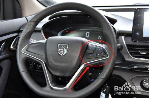 宝骏360的多功能方向盘怎么使用