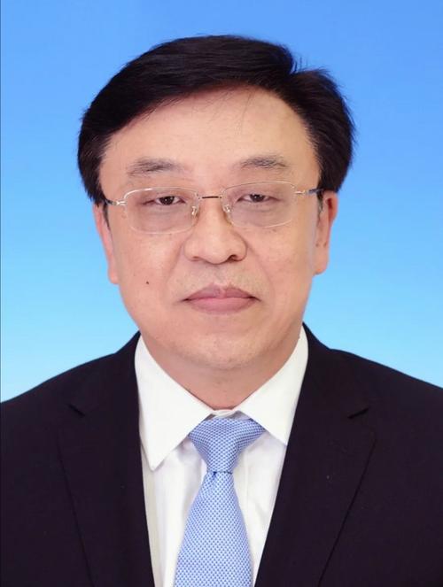 冯飞任海南省人民政府副省长,代理省长