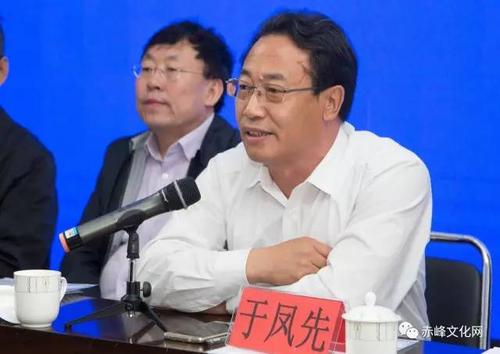 理事长,自治区图书馆馆长李晓秋,赤峰市文广新局党组书记,局长于凤先