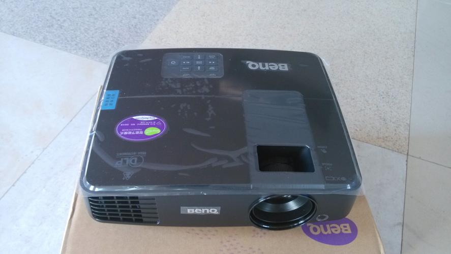 机的时候屏幕右下显示的是最佳分辨率 svga800*600(明基ms3081的标准