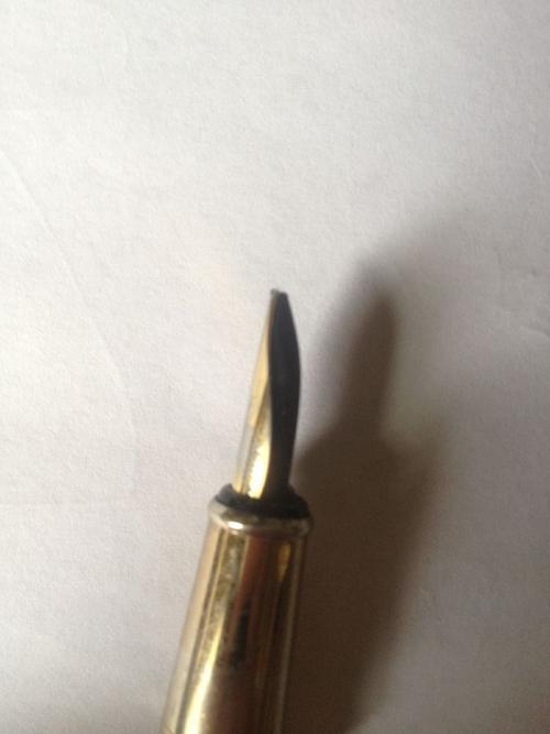 钢笔砸在地上,笔尖戳进去了怎么办?