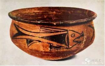 房子就大有不同了,潮湿的天气就不能住地上了,聪明的河姆渡人就建起了