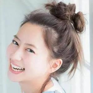 手把手教你简单的丸子头的扎法图解步骤
