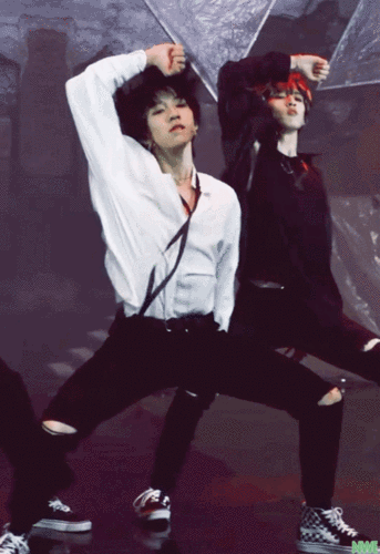 物料|破风直拍贺峻霖gif,咬丝带