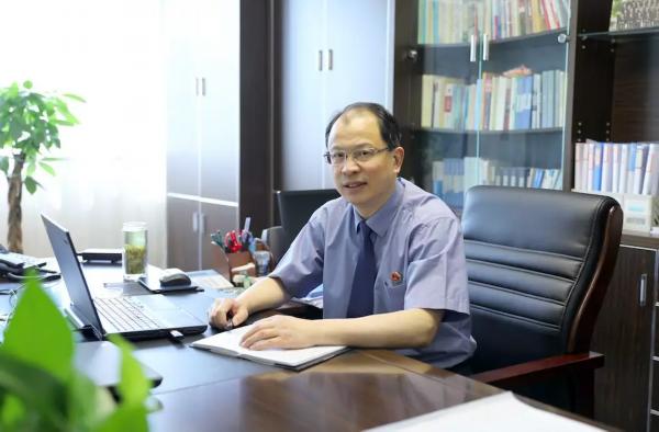 江苏省镇江市检察院副检察长 朱毅