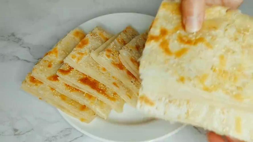 02:38 发面千层饼,懒人新做法,不加油酥,香酥松软层次多,凉了也不硬