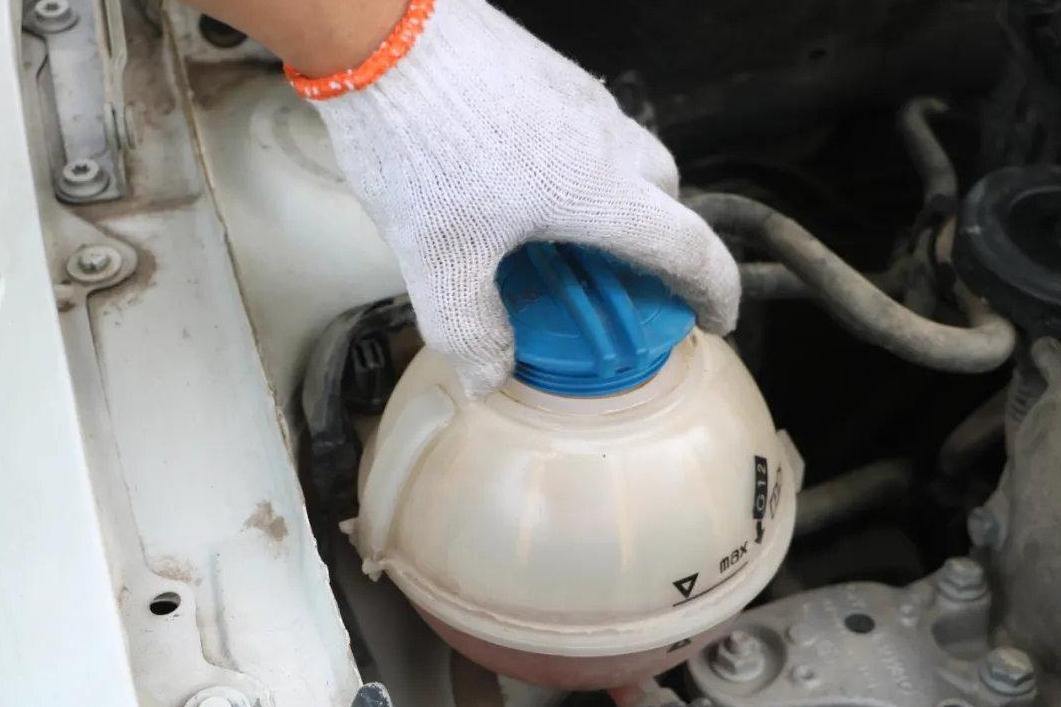 汽车防冻液多久需要更换老司机提醒别等车出毛病了才重视