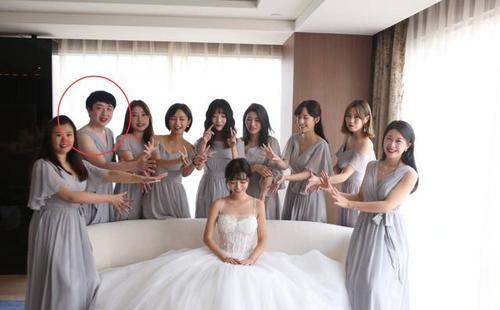 左立晒伴郎伴娘团大合影,男伴娘意外抢镜:请分给华晨宇做搭档