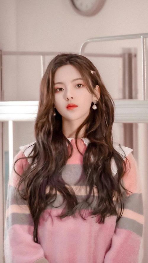 杨超越卡点为吴宣仪庆生,网友:讲义气你是第一名