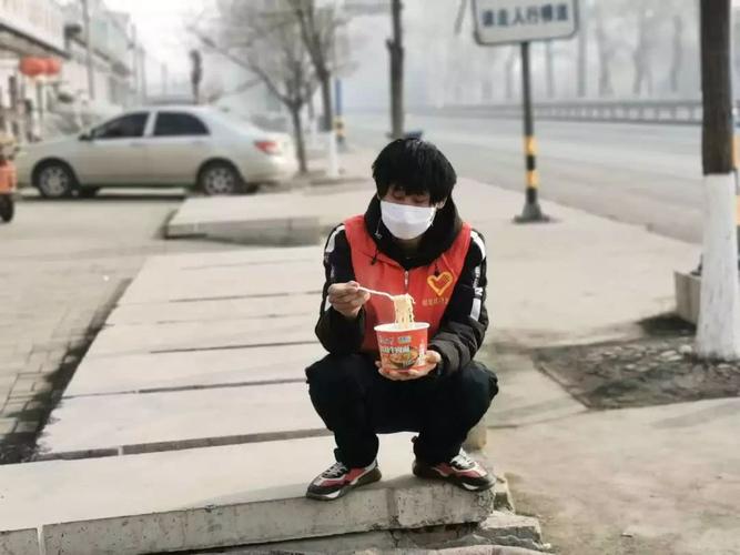 抗"疫"战场上的平民英雄