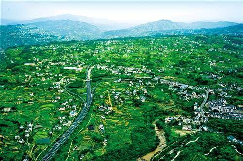  p>东溪镇,隶属于重庆市綦江区,位于綦江城区南部,介于北纬28°32"12"