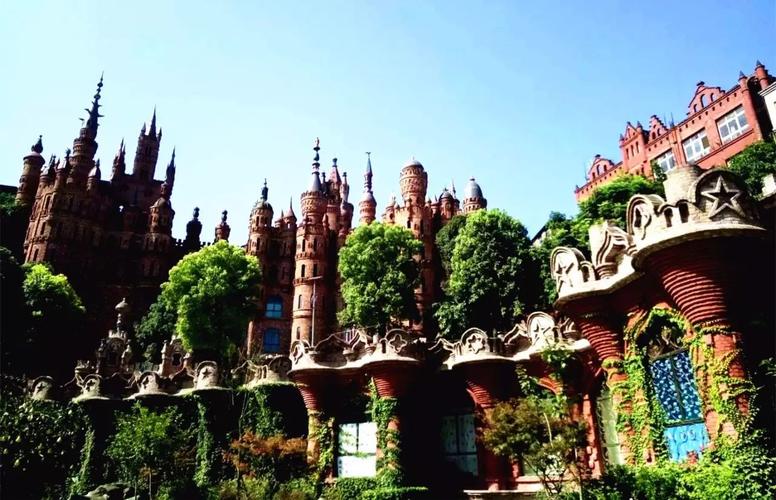 重庆华生园梦幻城堡,有着重庆规模最大,欧洲风味最浓厚的城堡建筑群.