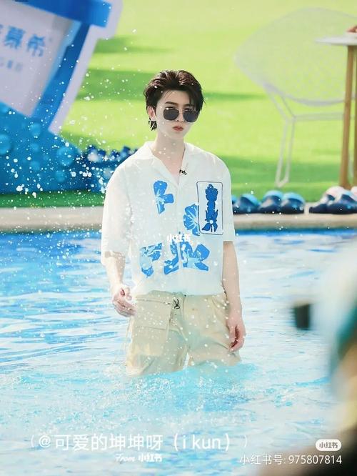 蔡徐坤真的太好看了_蔡徐坤_奔跑吧兄弟_娱乐_明星娱乐资讯