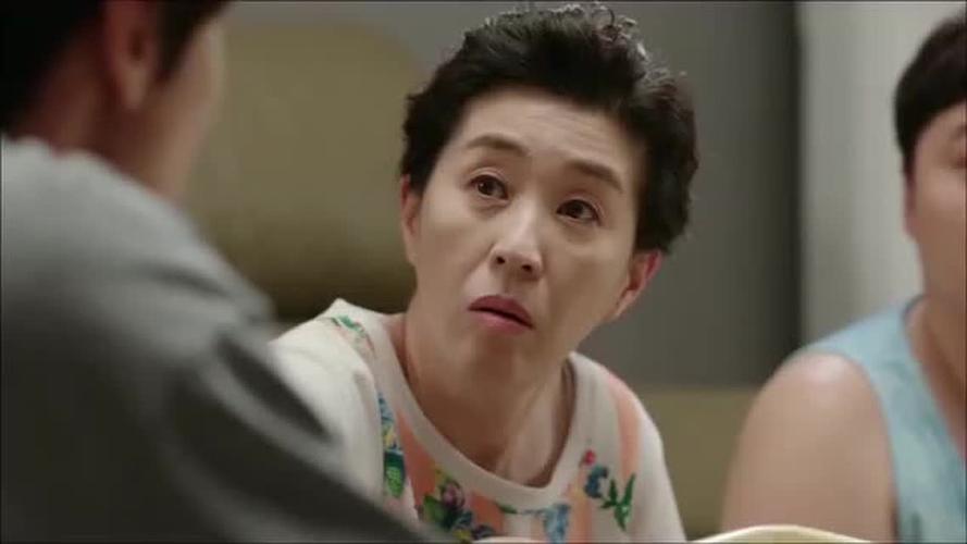 心里的声音:李光洙以为自己的亲生母亲是卖果汁的