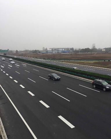 西临高速起自西安市官厅,终点为临潼区,是国道310线的一部分,长23.