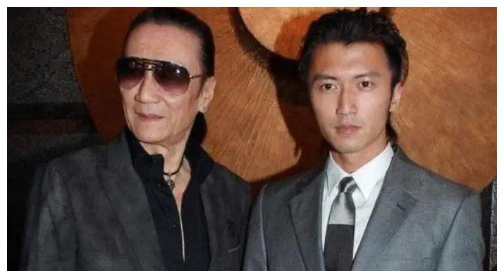 谢贤年轻的时候就连是周润发看见了都要好好的说两句话,都不敢说话太