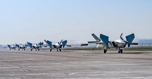 歼20重返高原机场,印度空军偃旗息鼓,阵风战机不敢出动了