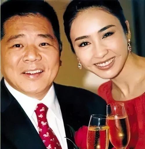黎姿家道中落亲弟瘫痪嫁黑帮跛豪48岁逆袭才是真女神