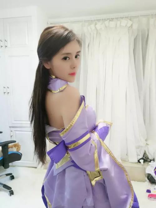 斗鱼七哥cos露娜,性感身材别具一番风味