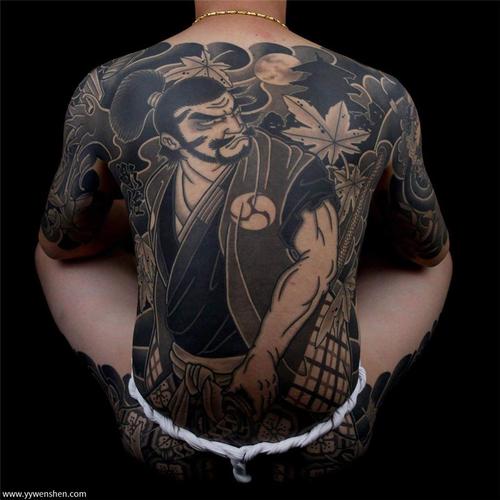 台湾刺青师雕佐的日式传统武士人物满背刺青图案