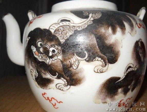 清代大名家方家珍黑狮子提梁壶和清代和田玉