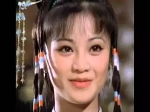 张艾嘉19岁的时候就进入影坛,拍摄了第一部电影《小英雄大闹唐人街》.
