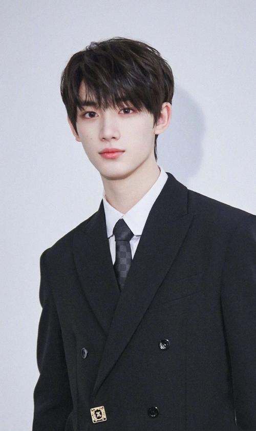 壁纸丁程鑫高清无水印壁纸