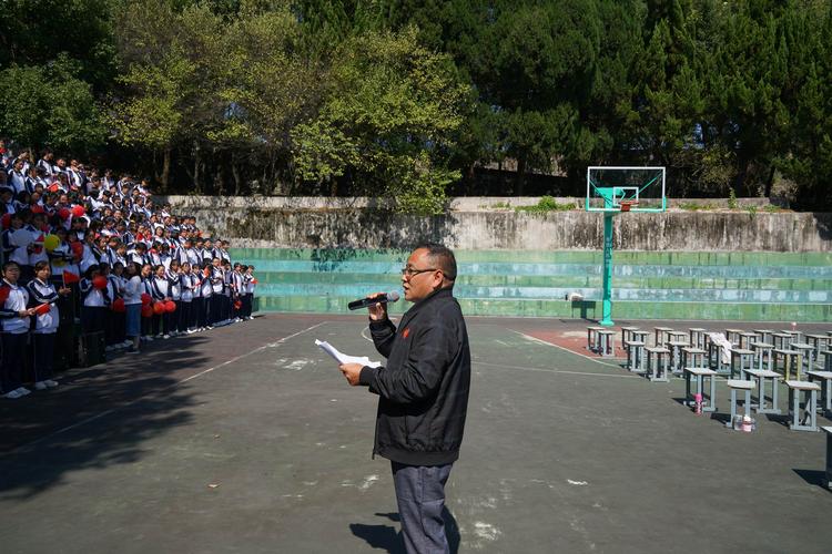 绩溪中学举办庆祝中华人民共和国成立70周年歌咏比赛