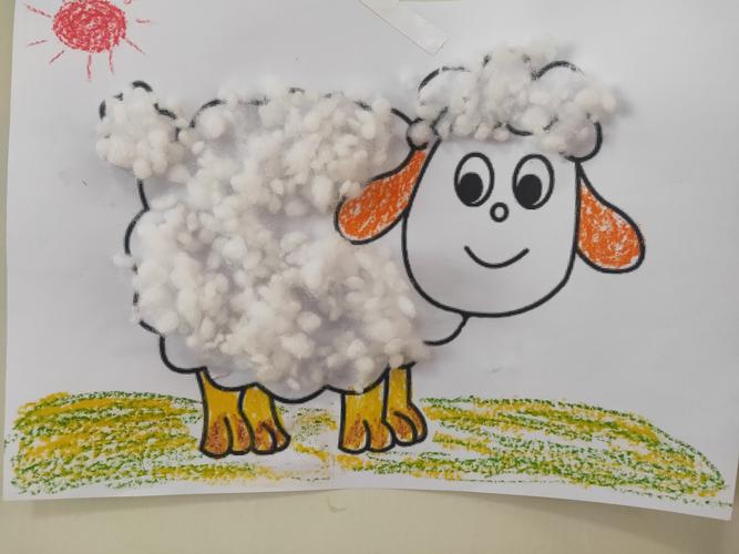 粘贴画《可爱的小绵羊》
