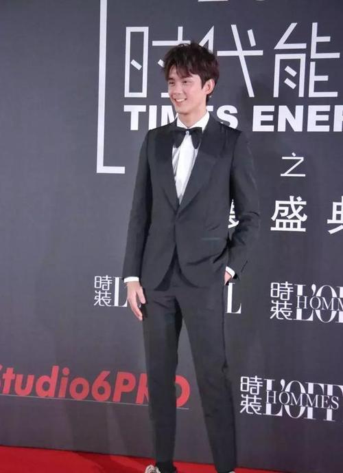 三大追星墙头王俊凯吴磊刘昊然同框,亿万少女只想魂穿