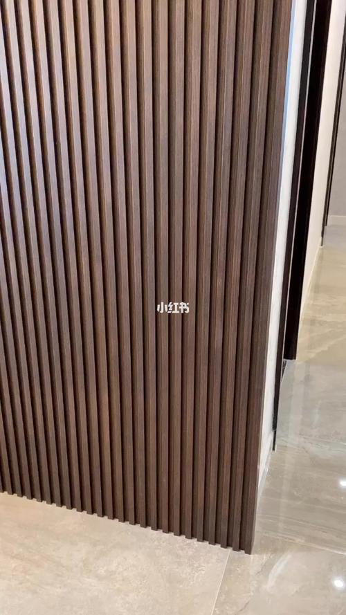 客户家实拍烟熏欧橡直纹格栅护墙板!